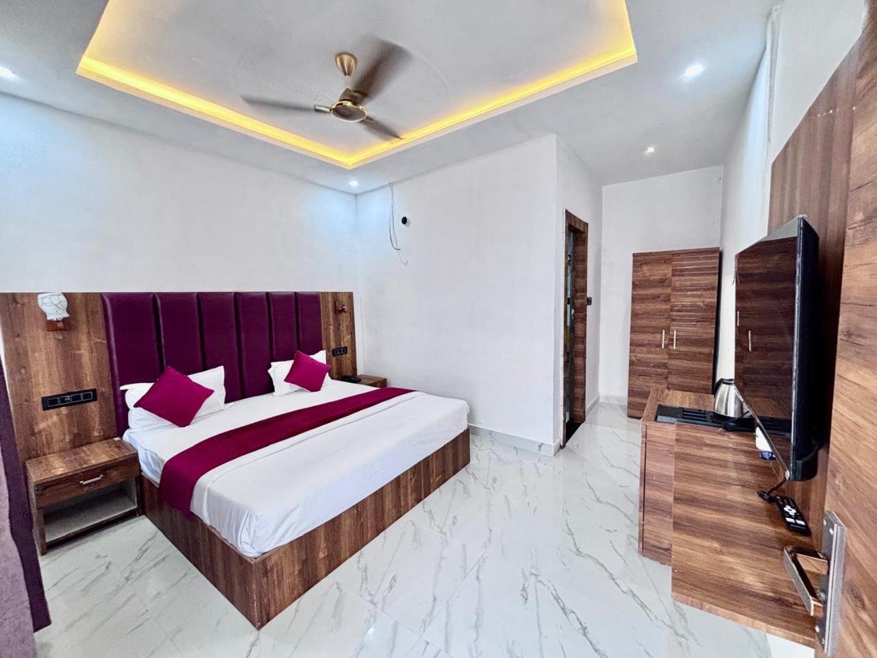 Hotel Omkar Palace Ayodhya Exterior foto